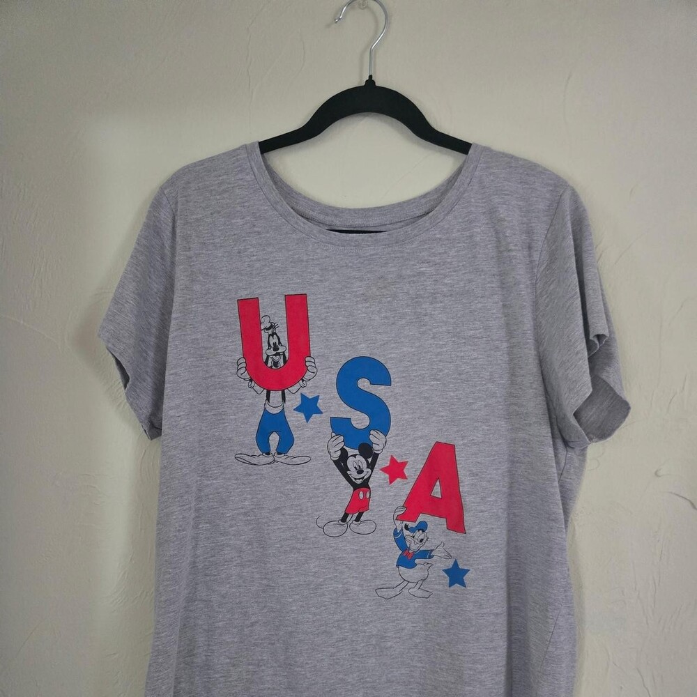 Disney Mickey Mouse and Friends USA T-Shirt with Mickey Mouse and friends holdin